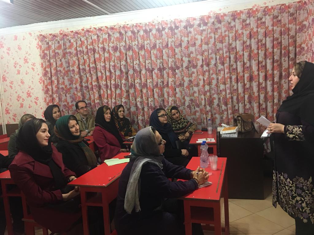 جلسه دیدار اولیا محترم بادبیران فرهیخته دبیرستان غیردولتی هوشمند تعلیم ماندگار