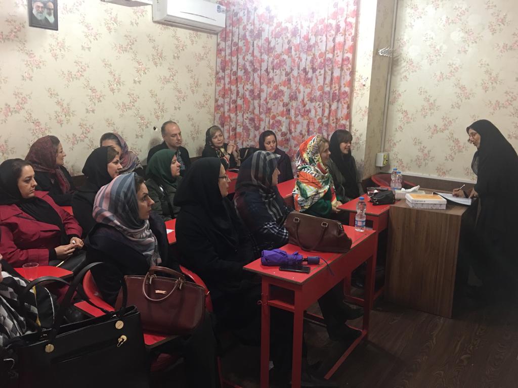جلسه دیدار اولیا محترم بادبیران فرهیخته دبیرستان غیردولتی هوشمند تعلیم ماندگار